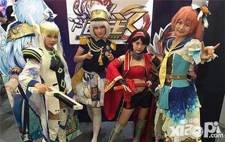 萌王EX偽娘團(tuán)COS少女皇帝 性轉(zhuǎn)風(fēng)席卷上海螢火蟲(chóng)