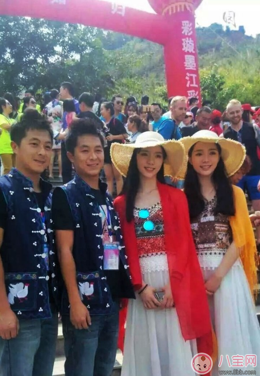 蘇格蘭小學(xué)迎來(lái)13對(duì)雙胞胎 心疼老師一分鐘并想生雙胞胎的看過(guò)來(lái)