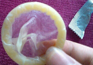 延時(shí)避孕套的用法 延時(shí)避孕套用法圖解