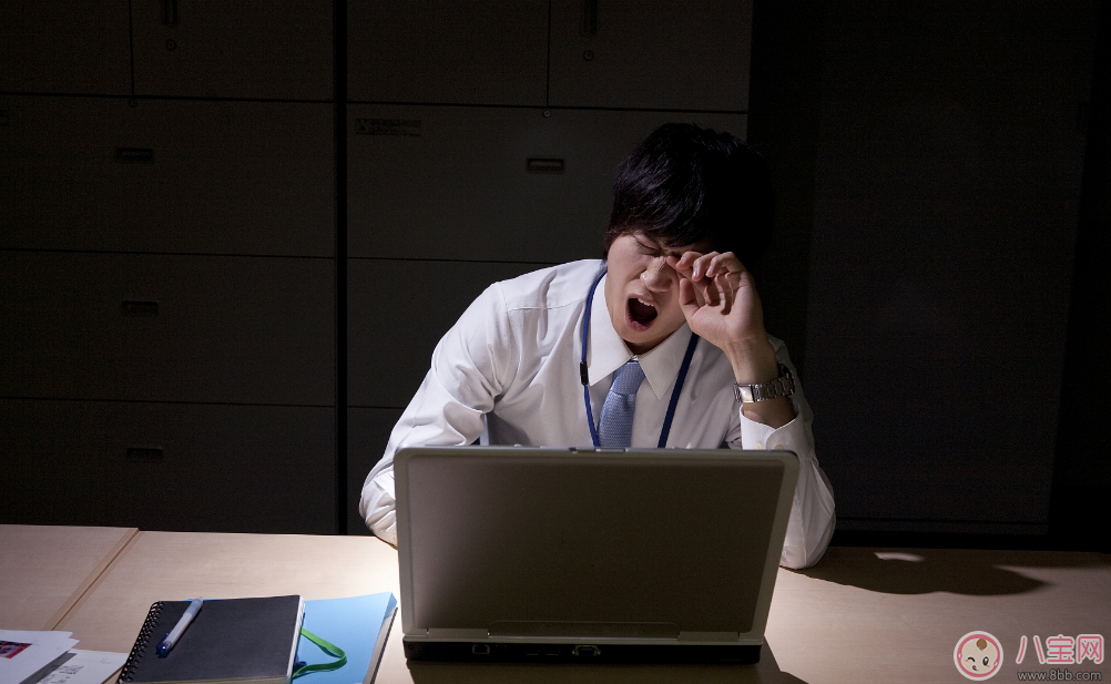 男人有黑眼圈是腎虛嗎 男士去黑眼圈小妙招 男人有黑眼圈是腎虛嗎 男士去黑眼圈小妙招