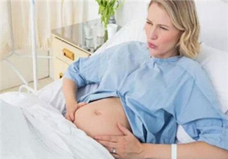 為什么產(chǎn)房內(nèi)的生死要由產(chǎn)房外決定？女性權(quán)益無法得到保障嗎？