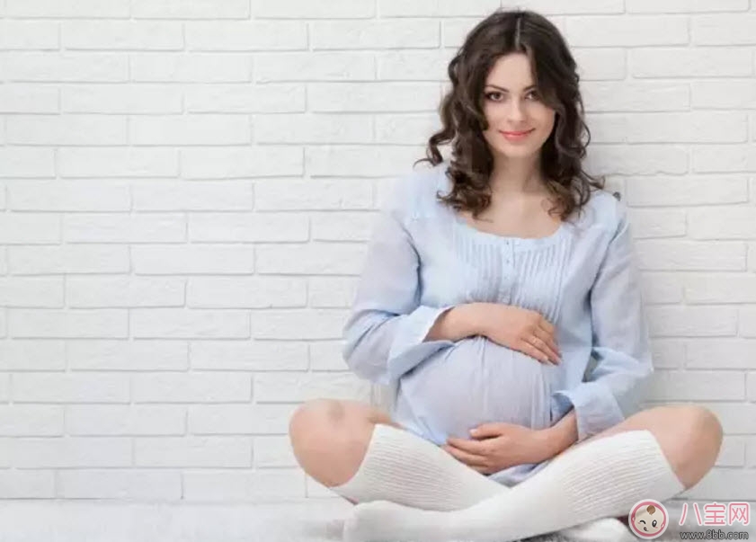 臍帶繞頸與撫摸肚皮有關(guān)系嗎 孕婦頻繁摸肚子對(duì)胎兒有影響嗎 臍帶繞頸與撫摸肚皮有關(guān)系嗎 孕婦頻繁摸肚子對(duì)胎兒有影響嗎