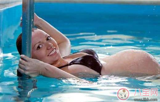 夏天懷孕太熱可以游泳嗎 孕婦怎么游泳好 夏天懷孕太熱可以游泳嗎 孕婦怎么游泳好