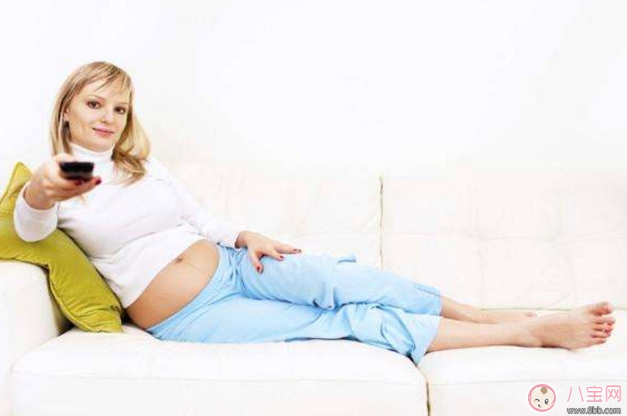 孕婦看電視對胎兒有影響嗎 孕婦看電視有輻射嗎如何預(yù)防輻射