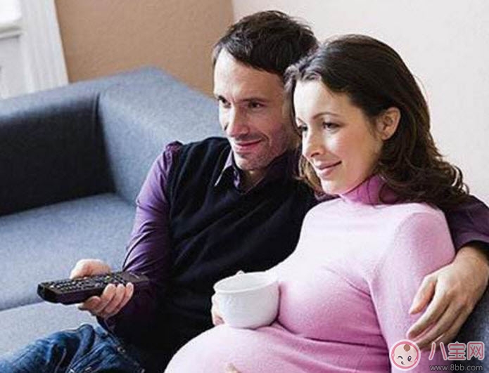 孕婦看電視對胎兒有影響嗎 孕婦看電視有輻射嗎如何預(yù)防輻射