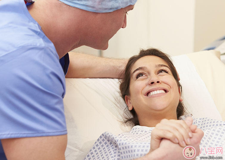 年輕爸爸第一次近距離目睹生娃是什么感覺(jué)