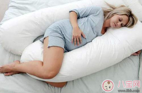 懷孕時(shí)怎么睡對(duì)寶寶好     懷孕睡姿推薦