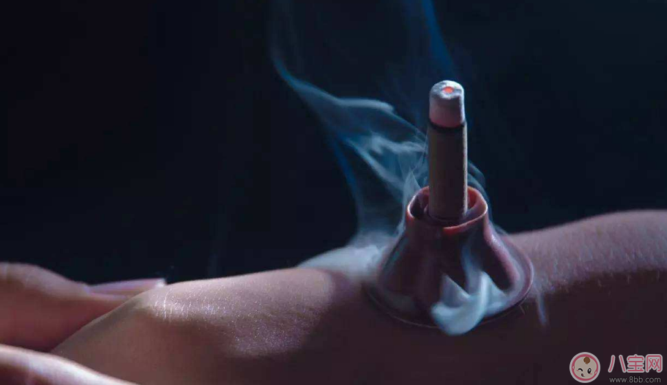 手腳冰涼和宮寒有關(guān)系嗎 調(diào)理宮寒可以試試這樣 手腳冰涼和宮寒有關(guān)系嗎 調(diào)理宮寒可以試試這樣