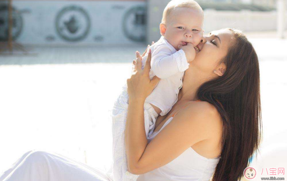 產(chǎn)后護理要到位 一不小心就有了媽媽手頸椎病和腰疼 產(chǎn)后護理要到位 一不小心就有了媽媽手頸椎病和腰疼