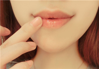 2017秋季女性唇部干燥如何滋潤(rùn)保養(yǎng)