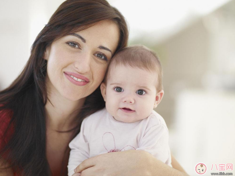 母乳喂養(yǎng)會造成胸部下垂 錯!真相其實是這樣