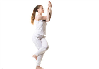 產(chǎn)后防止胸部下垂 做豐胸操胸部不變形