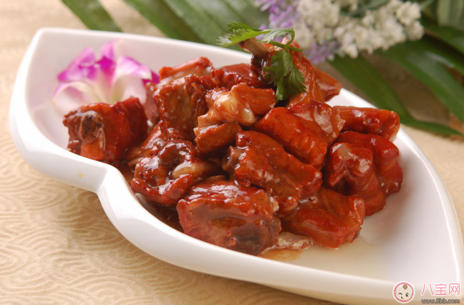 自然豐胸有方法 學(xué)會(huì)這些也是大胸妹