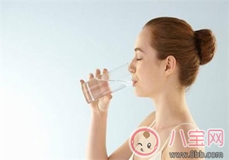 坐月子期間老是口渴是正?，F(xiàn)象嗎     坐月子口渴怎么補(bǔ)水