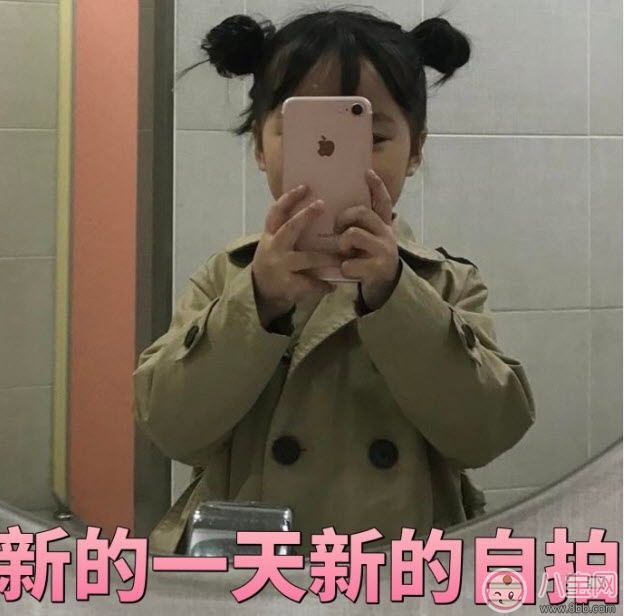 權(quán)律二為什么火了出名了 權(quán)律二為什么叫兔子妹(權(quán)律二媽媽ins)