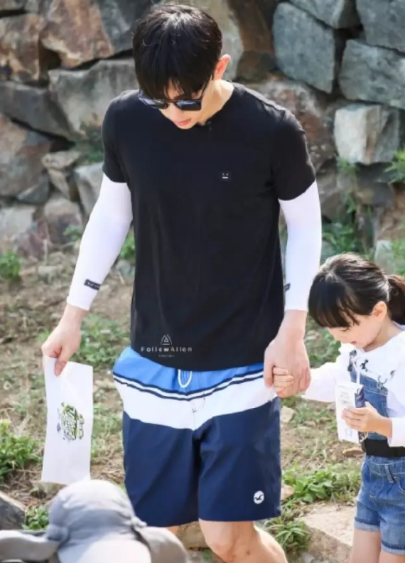 鄧倫《爸爸去哪兒》實(shí)習(xí)奶爸表現(xiàn) 東北萌娃與鄧倫配合默契嗎？