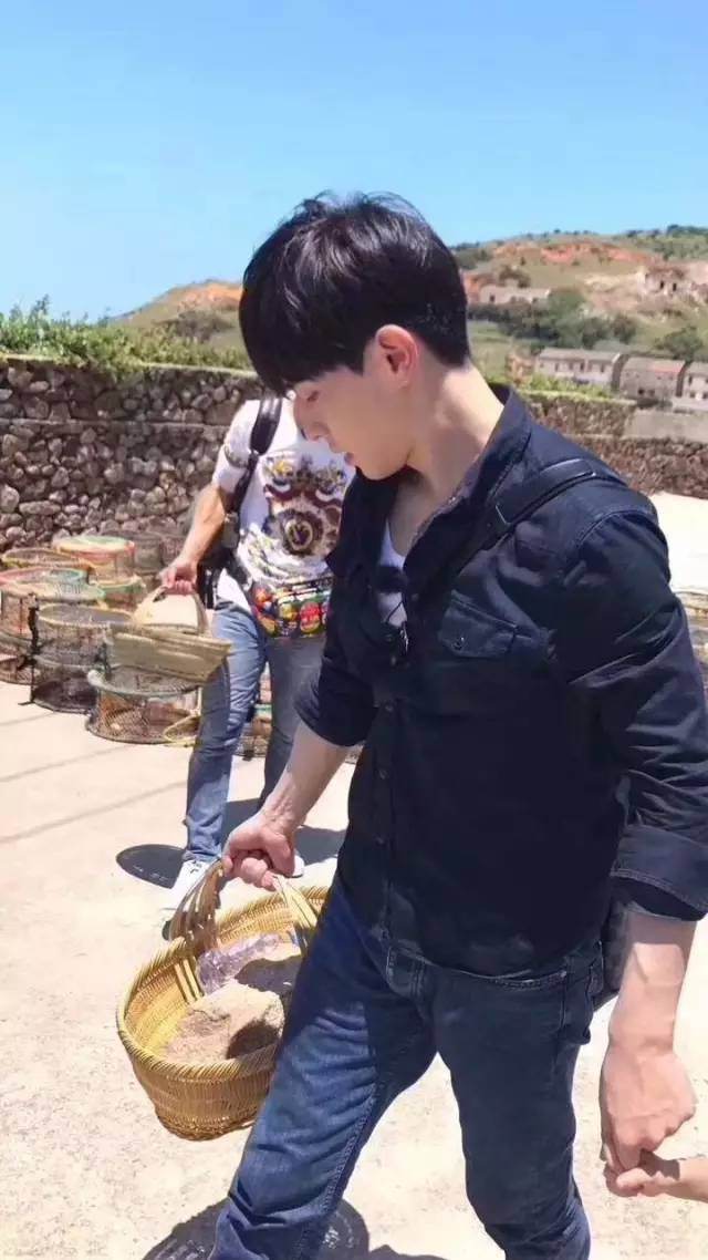 鄧倫《爸爸去哪兒》實(shí)習(xí)奶爸表現(xiàn) 東北萌娃與鄧倫配合默契嗎？