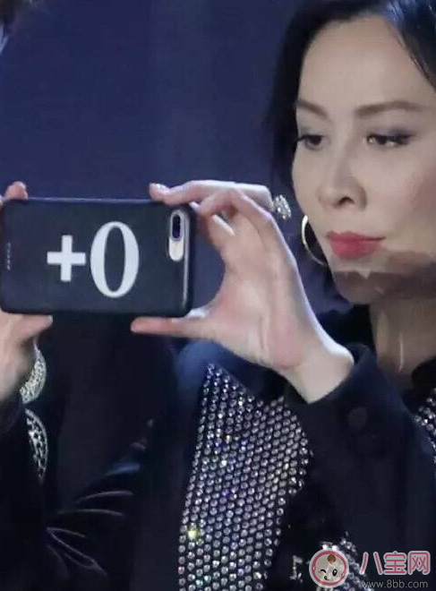 劉嘉玲的手機(jī)殼在哪里買(mǎi)的 劉嘉玲的手機(jī)殼多少錢(qián) 什么牌子