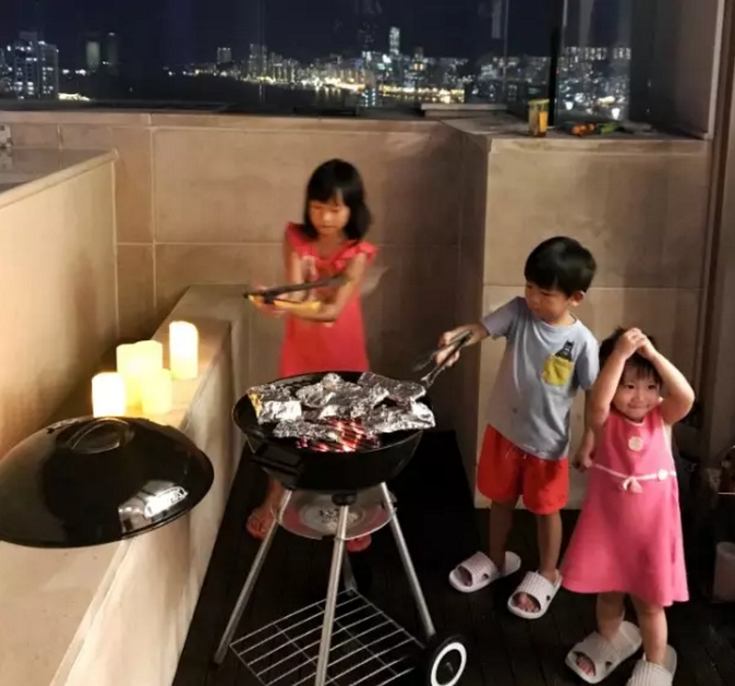 陳浩民帶全家開趴孩子穿巨型拖鞋 如何給寶寶選鞋子