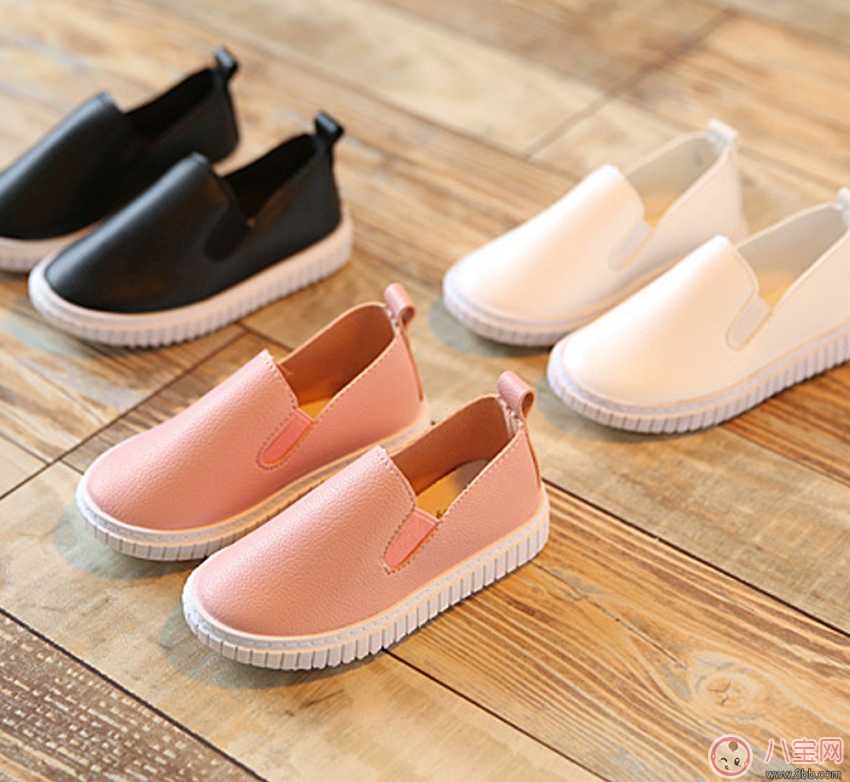 陳浩民帶全家開趴孩子穿巨型拖鞋 如何給寶寶選鞋子