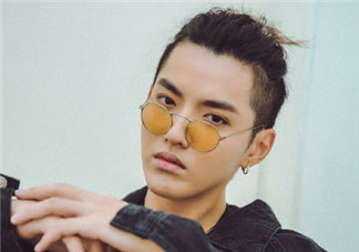 吳亦凡菠蘿頭發(fā)型圖片 2017吳亦凡發(fā)型圖片盤點