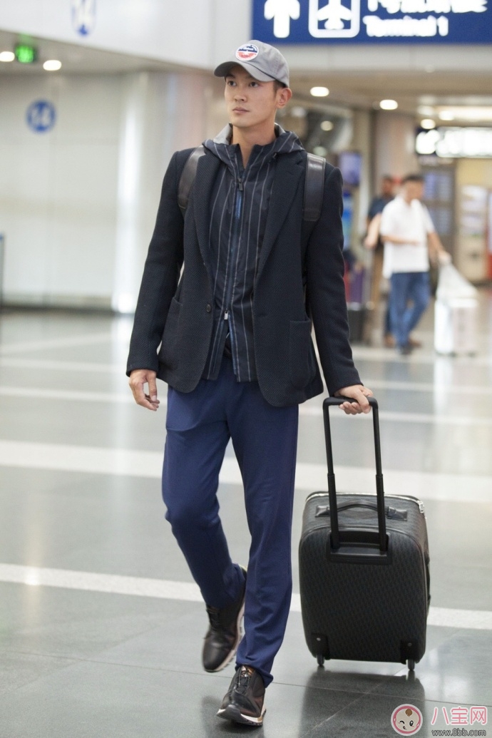 爸爸去哪兒停播,沒有的事 杜江和嗯哼現(xiàn)身機(jī)場(chǎng)