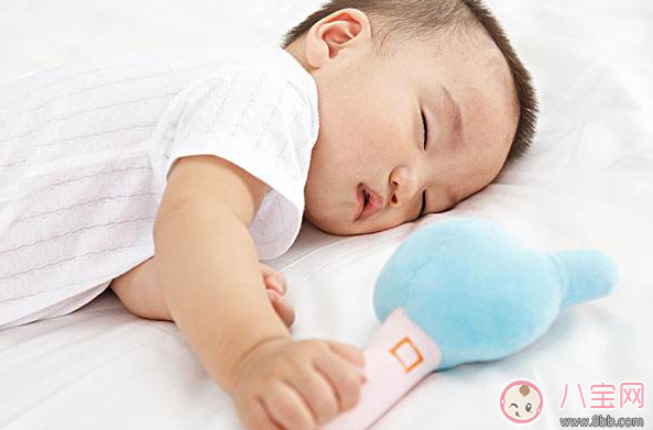 頭暈臉色發(fā)白興許是孩子缺鐵 這么做可以讓孩子不缺鐵