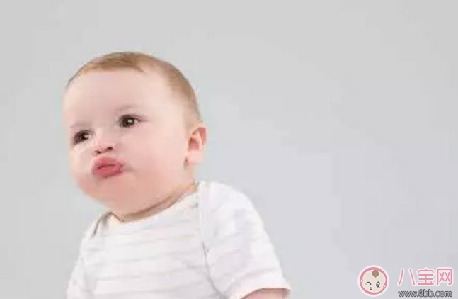 為什么寶寶穿夠衣服還會著涼 秋天寶寶穿衣服要注意什么 為什么寶寶穿夠衣服還會著涼 秋天寶寶穿衣服要注意什么