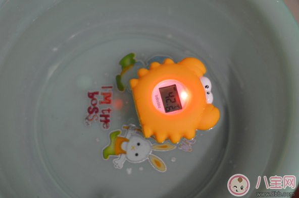 秋季寶寶水溫計哪款好 棒棒豬小水溫計測評