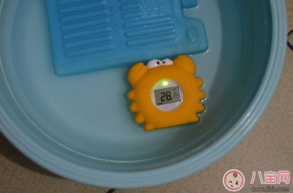 秋季寶寶水溫計哪款好 棒棒豬小水溫計測評