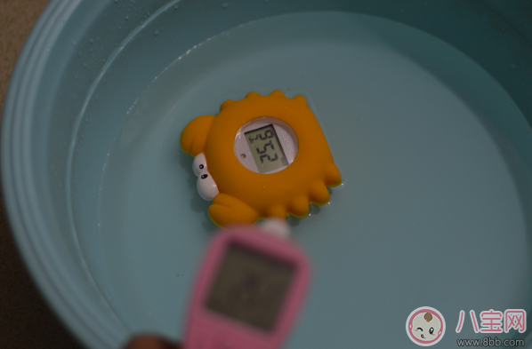 秋季寶寶水溫計哪款好 棒棒豬小水溫計測評