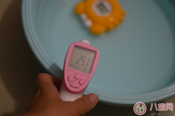 秋季寶寶水溫計哪款好 棒棒豬小水溫計測評