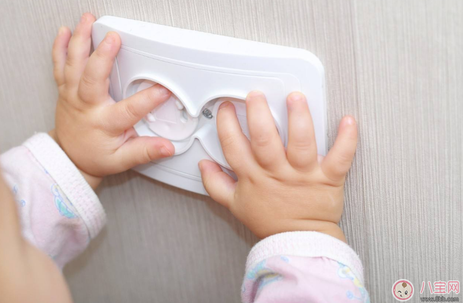 原來(lái)家里有這么多的隱患 這些東西一定要放到寶寶摸不到的地方