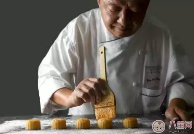 懷孕早期可以吃月餅嗎 孕婦能吃蛋黃白蓮蓉月餅嗎 懷孕早期可以吃月餅嗎 孕婦能吃蛋黃白蓮蓉月餅嗎