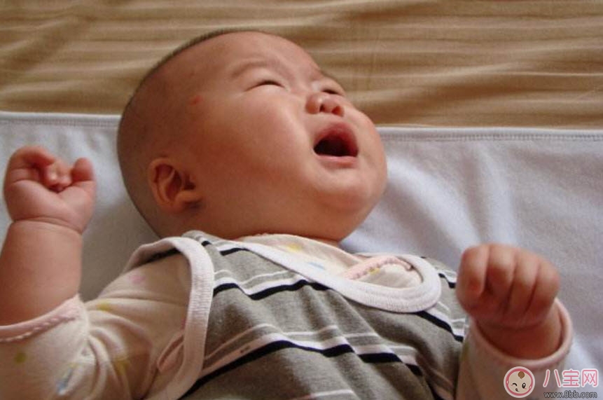 七月半寶寶愛(ài)哭鬧怎么辦 七月半為什么寶寶會(huì)哭鬧