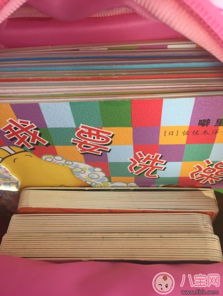 上學(xué)小書(shū)包用哪款好 uek幼兒園寶寶書(shū)包測(cè)評(píng)