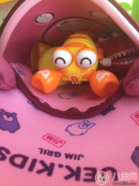 上學(xué)小書(shū)包用哪款好 uek幼兒園寶寶書(shū)包測(cè)評(píng)