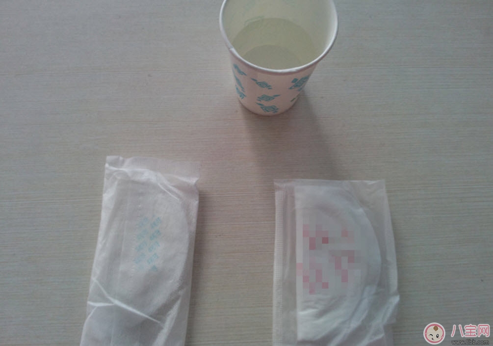 小白熊和貝親防溢乳墊哪個好 小白熊貝親防溢乳墊吸水測試