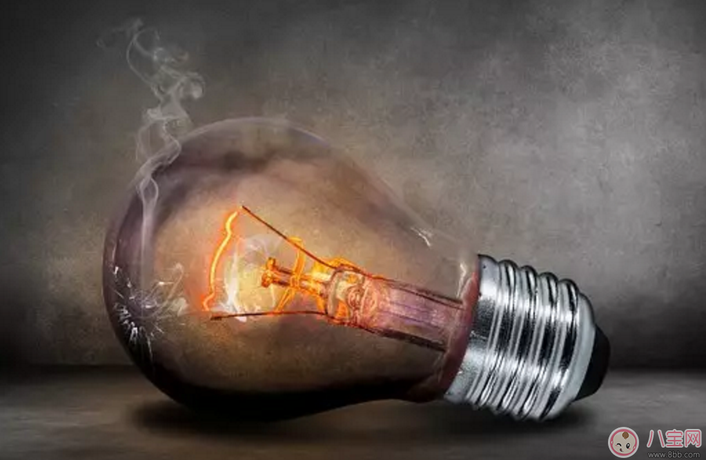 埋藏最深的視力殺手竟是臺燈 如何選擇合適的臺燈