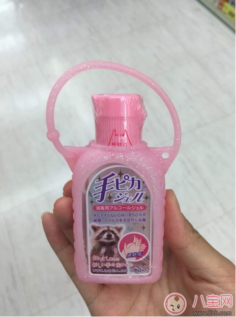 袁詠儀兒子上學(xué)書(shū)包掛免洗洗手液 孩子用免洗洗手液好不好