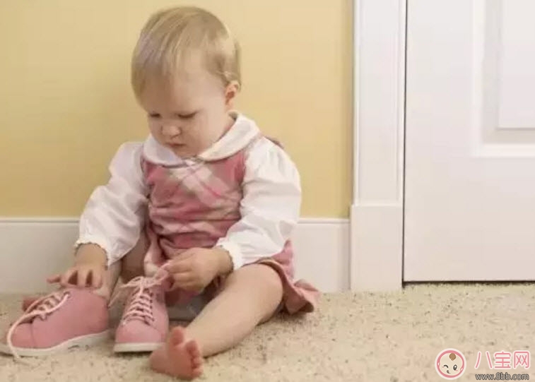 寶寶多大穿鞋好呢 寶寶穿鞋千萬(wàn)不要買(mǎi)大一碼