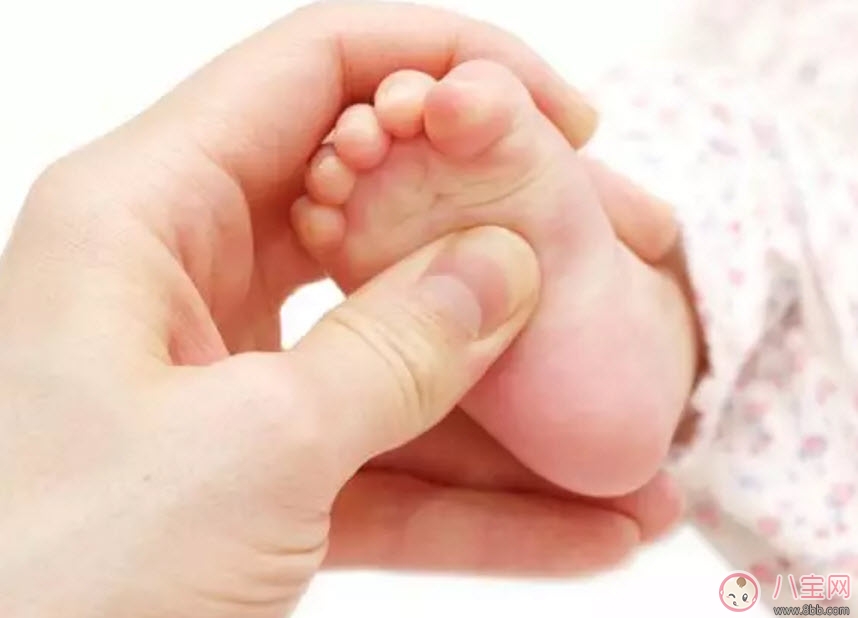 寶寶多大穿鞋好呢 寶寶穿鞋千萬(wàn)不要買(mǎi)大一碼