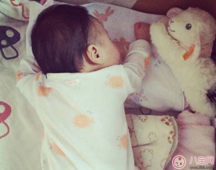 賈靜雯咘咘同款大全 咘咘同款牙膠背帶奶嘴圍兜全都有