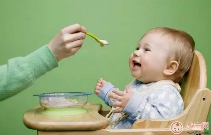寶寶輔食里要不要放油 寶寶多大可以吃油 寶寶輔食里要不要放油 寶寶多大可以吃油