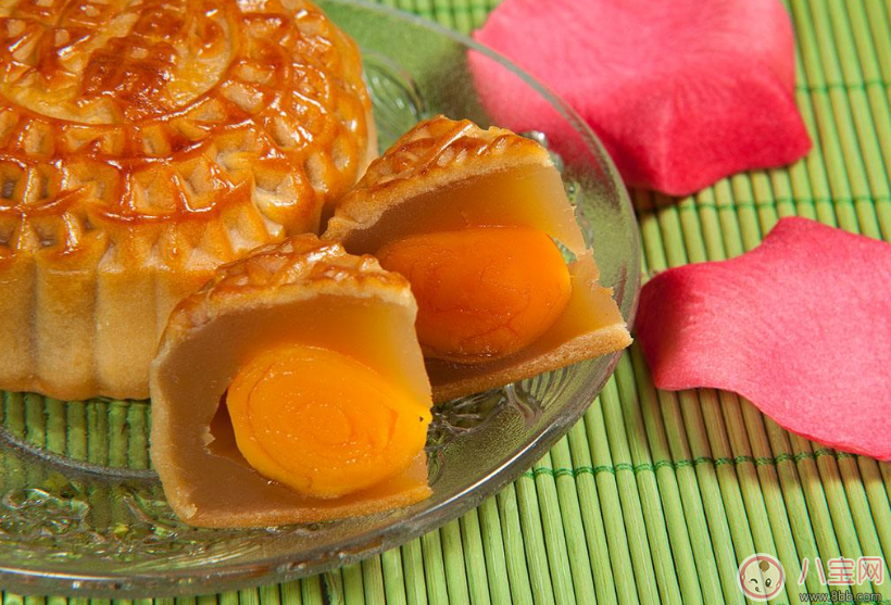 來(lái)月經(jīng)可以吃月餅嗎 吃月餅吃多了會(huì)怎么樣 來(lái)月經(jīng)可以吃月餅嗎 吃月餅吃多了會(huì)怎么樣