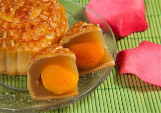 來(lái)月經(jīng)可以吃月餅嗎 吃月餅吃多了會(huì)怎么樣