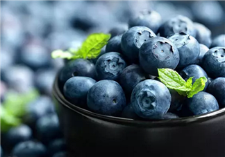 寶寶食用藍(lán)莓好處多 幫助骨骼生長