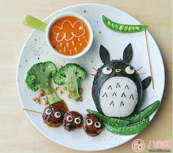 寶寶吃飯追著喂 錯(cuò)過獨(dú)立喂飯機(jī)會(huì)只能這樣