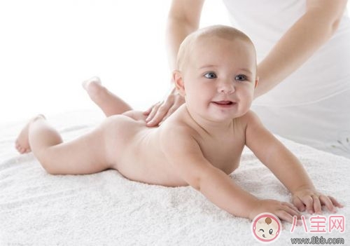 如何安全使用嬰兒爽身粉 父母放心使用