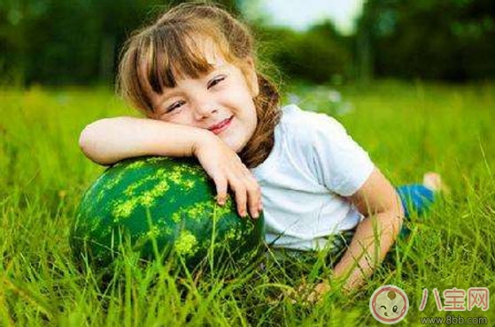 2017夏天寶寶吃西瓜好還是喝西瓜汁好 寶寶多大可以吃西瓜 2017夏天寶寶吃西瓜好還是喝西瓜汁好 寶寶多大可以吃西瓜